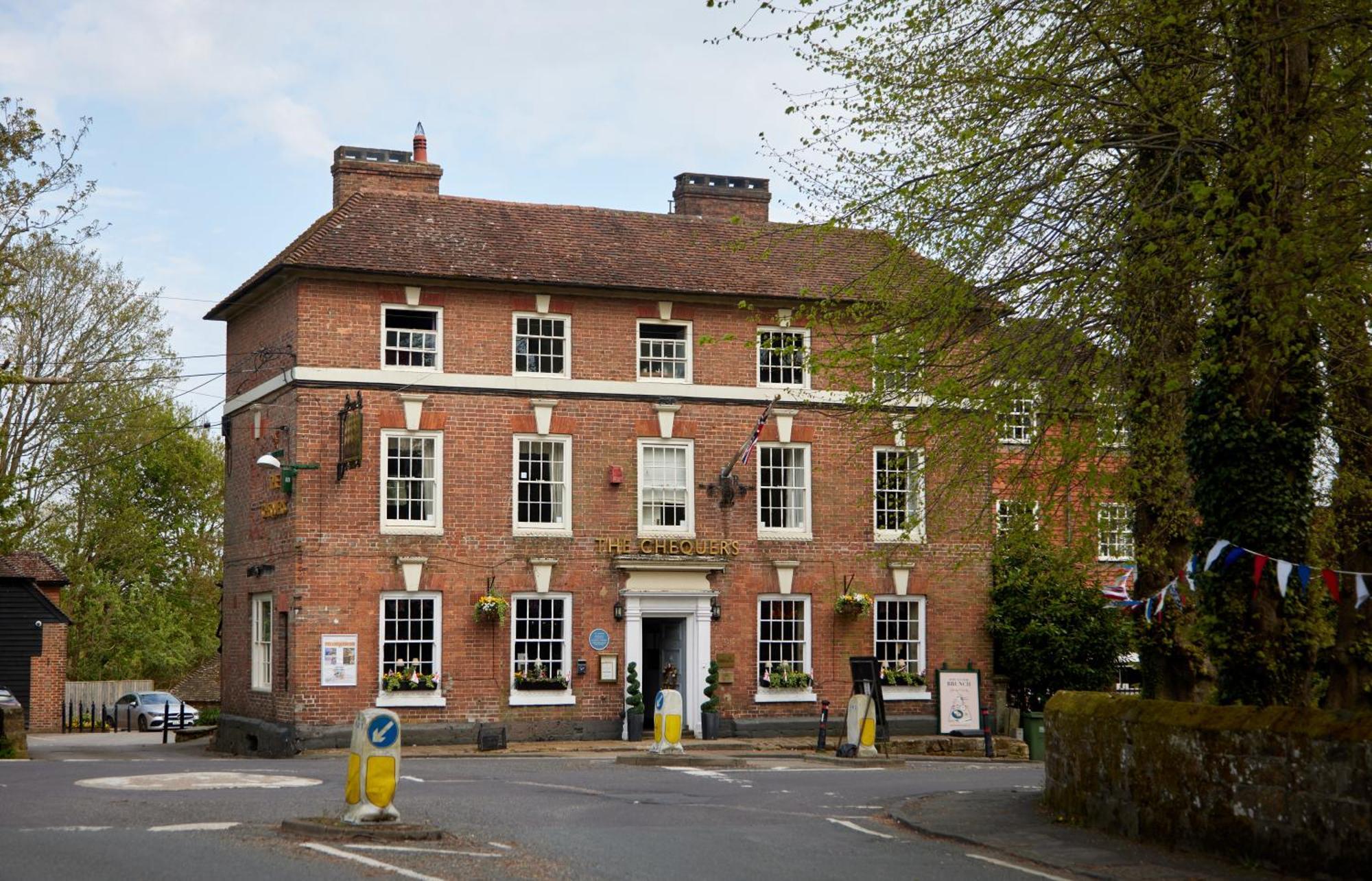 Chequers Inn By Greene King Inns Maresfield Exterior photo